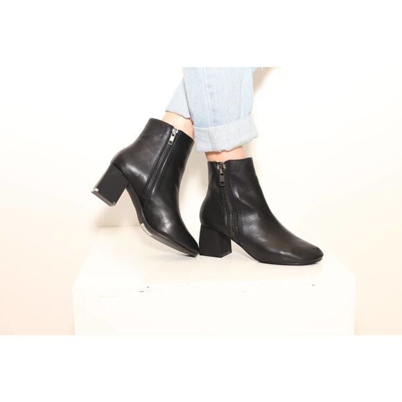 Intentionally Blank Fit Black Leather Geometric Chunky Heel Ankle Boot Womens 38 - Picture 1 of 10